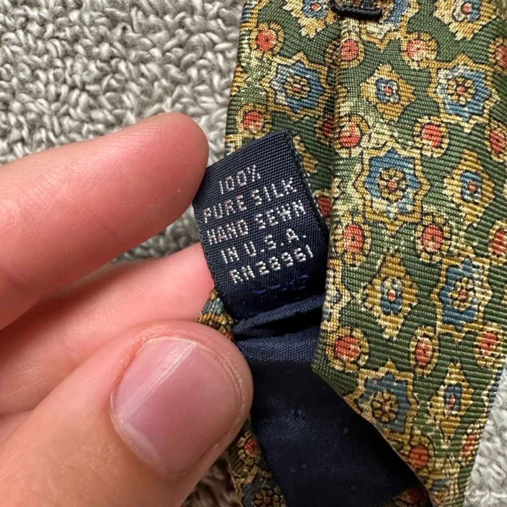 Burberrys of London Mens Silk Tie Olive Green Geometric Medallion Vintage USA
